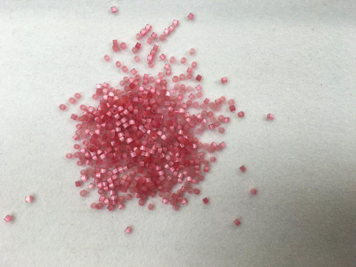 1.6mm Size 15/0 24g tube Cylindica Seed Beads Holly